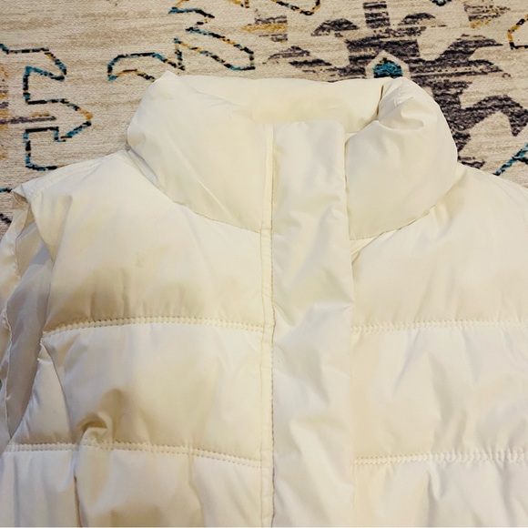⭐️ GAP Cream Zipper & Snap Puffer Vest - Picture 4 of 7